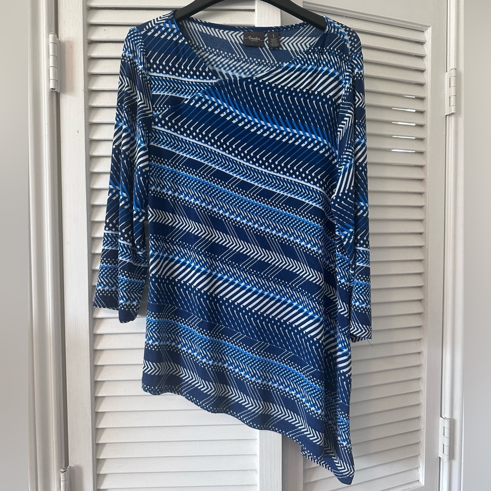 Traveler's by Chico's 1 Medium Size 8 Navy Blue & White Asymmetrical Top